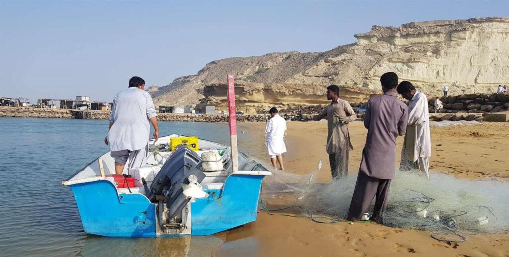 ماهیگیران محلی. چابهار، ۱۴۰۵